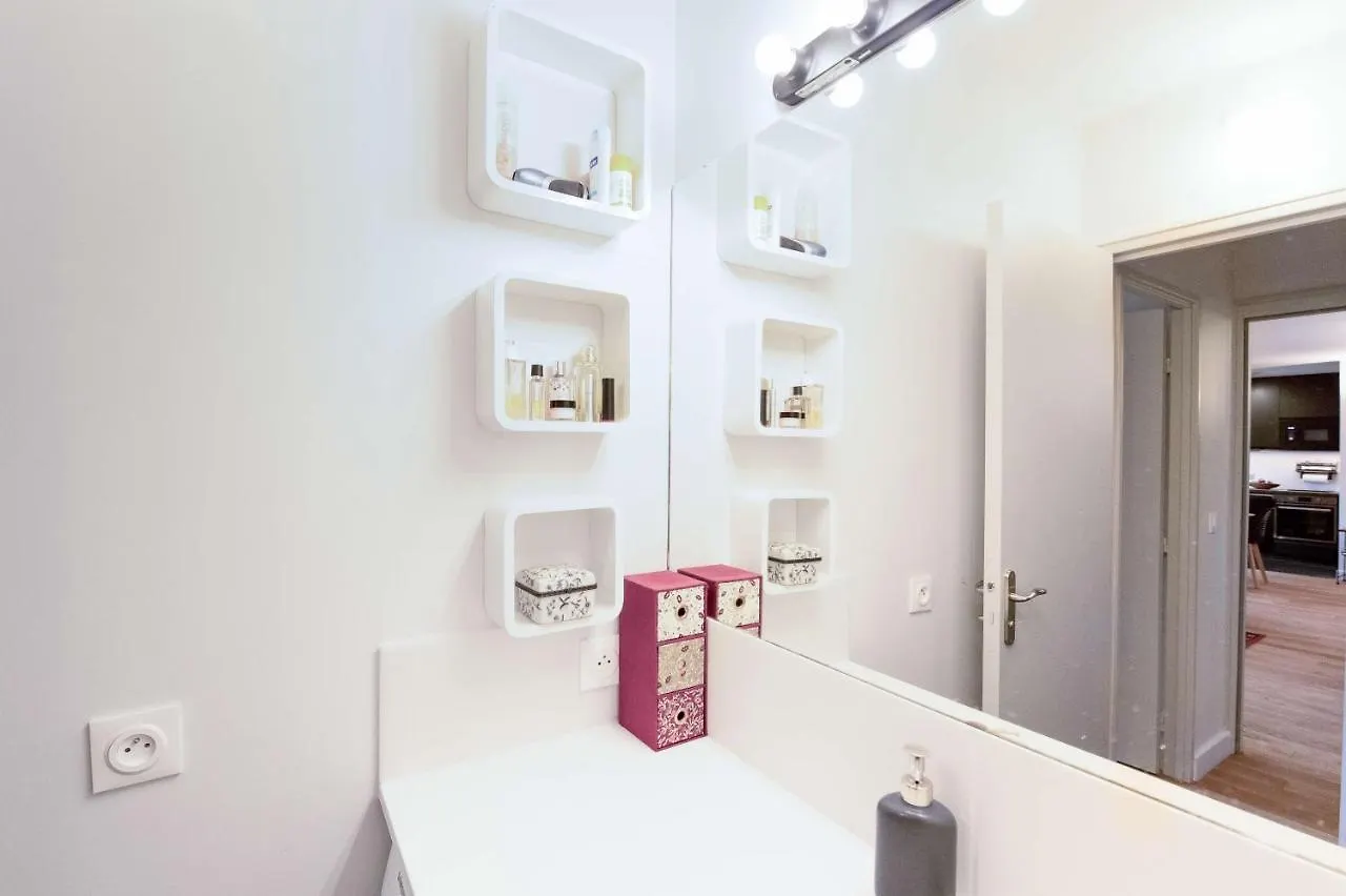 Paris-Daumesnil - Grand 2 Pieces 4 Etoiles De Charme Sur Jardin - 61M2, Pour 4P - Large 4 Star Charming 1 Bedroom Apt For 4 With Ac 0*, Paris France