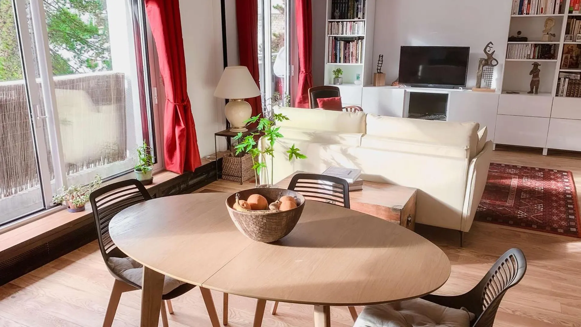 Paris-Daumesnil - Grand 2 Pieces 4 Etoiles De Charme Sur Jardin - 61M2, Pour 4P - Large 4 Star Charming 1 Bedroom Apt For 4 With Ac 0*, Paris France